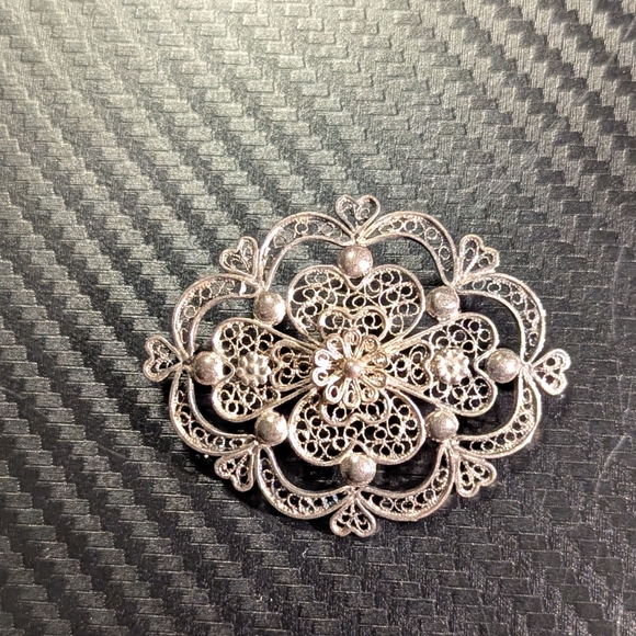 Jewelry - Elegant Silver Filigree Brooch